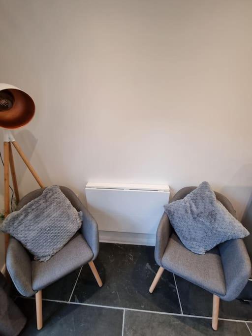شقة The Den - A Modern, Quirky, Self Contained Unit براونتون المظهر الخارجي الصورة