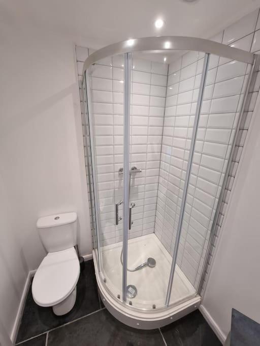 شقة The Den - A Modern, Quirky, Self Contained Unit براونتون المظهر الخارجي الصورة