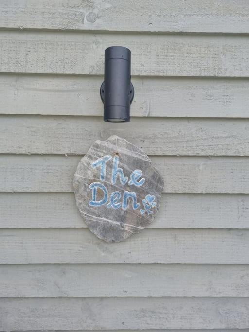 شقة The Den - A Modern, Quirky, Self Contained Unit براونتون المظهر الخارجي الصورة